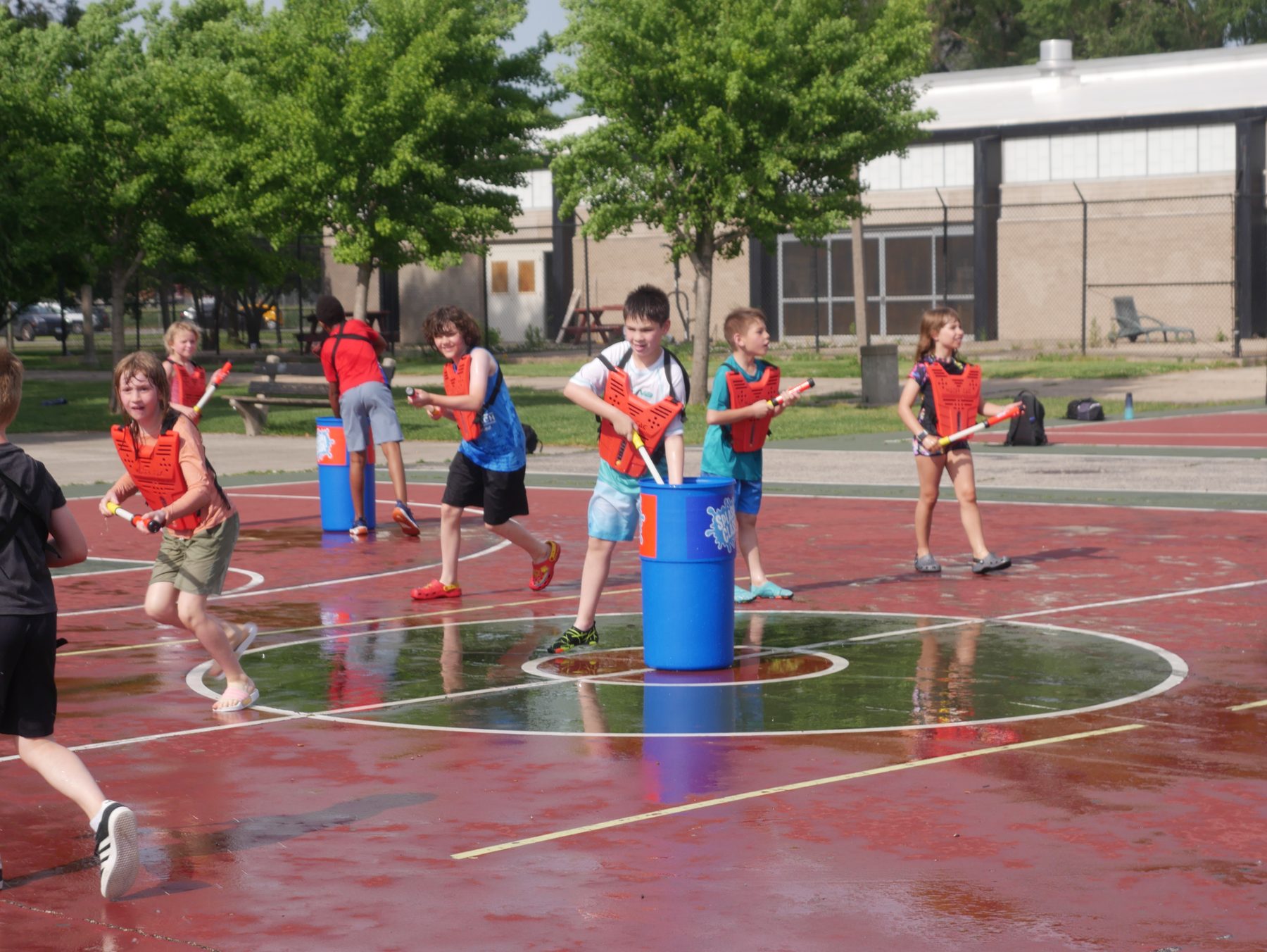 Orange team advancing during a Splash Clash battle